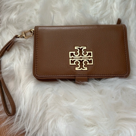 Tory Burch Accessories - 🌟SOLD 🌟Tory Burch wristlet wallet /phone